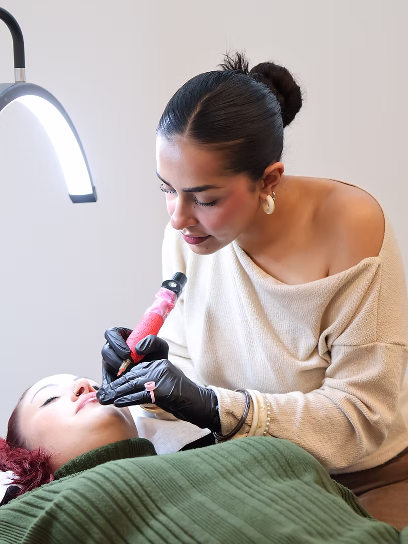 Salwa, Gründerin der Salwa Beauty Academy